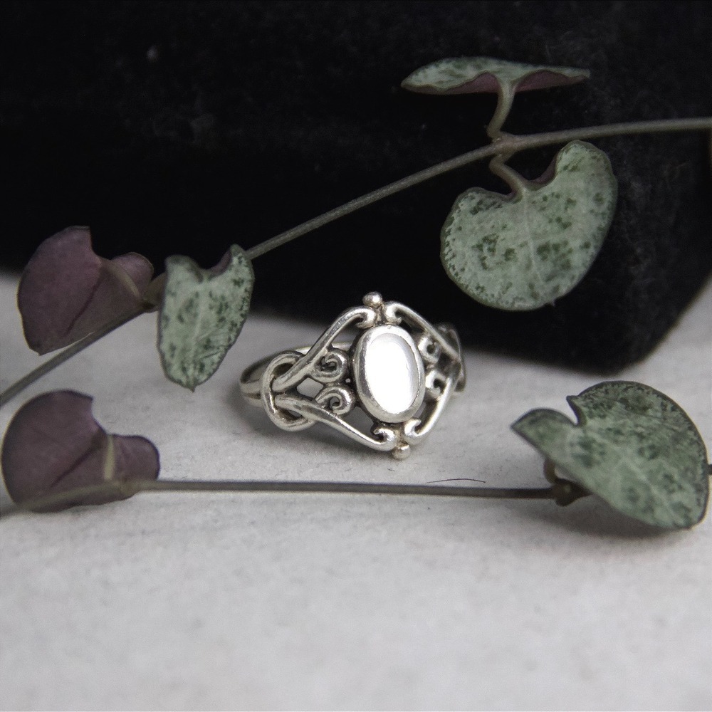 Vintage Sterling Silver 925 Mother of Pearl Filigree Celtic Scroll Ring Size 5